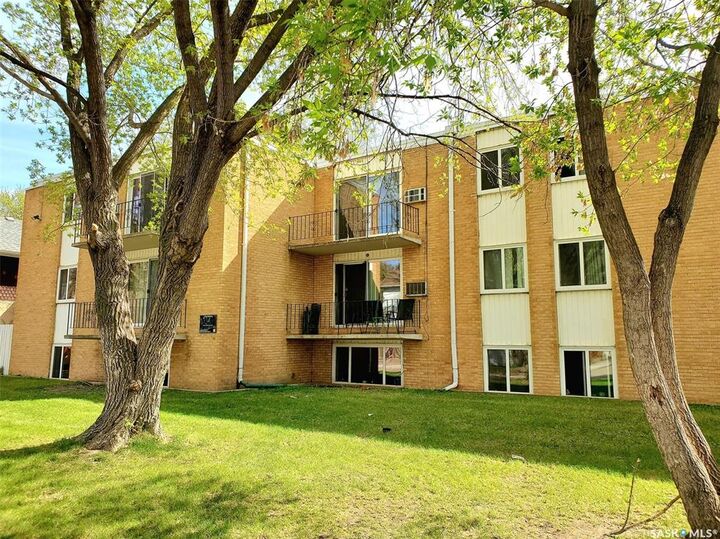 412 B Avenue N  Saskatoon SK S7L 1E4 photo