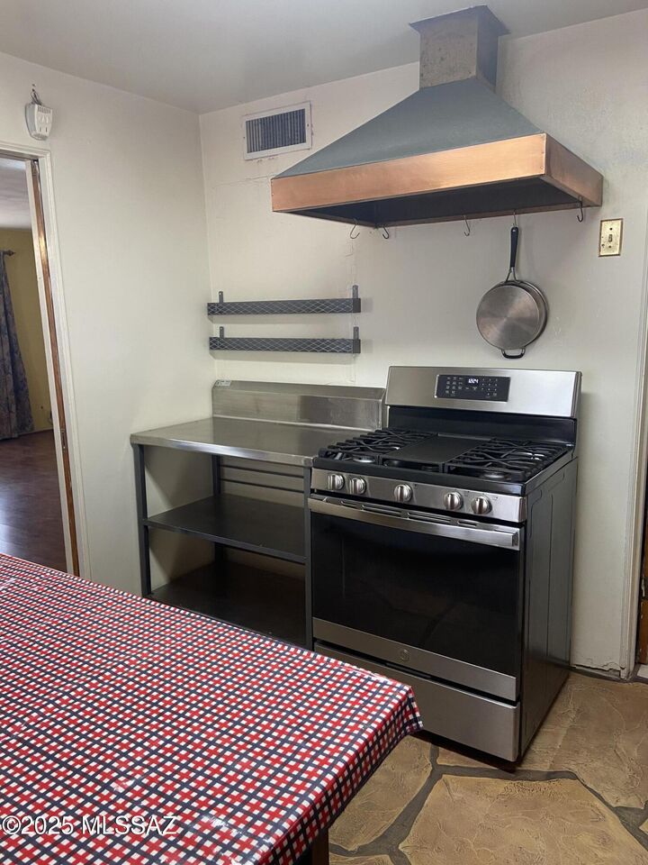 Property Photo: 1226 N 5th Avenue AZ 85705