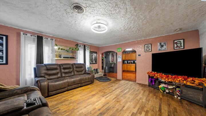 Property Photo:  2021 W 4th Ave  WA 99336 