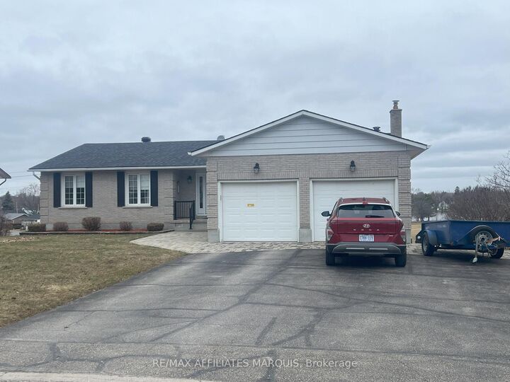 74 Colonel By Crescent  Smiths Falls ON K7A 5B6 photo