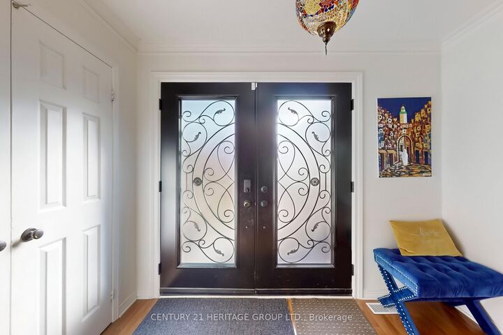 Property Photo:  136 Cranberry Lane  ON L4G 5Z3 