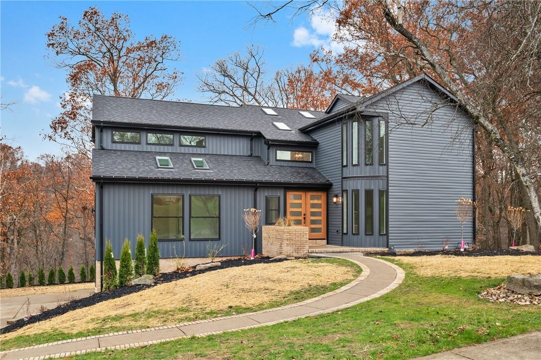 Property Photo:  10492 Olde Villa Dr  PA 15044 