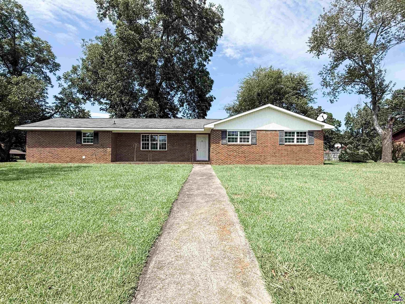 Property Photo: 128 Barnesdale Dr GA 31093