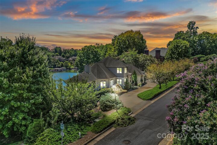 271 44th Avenue Circle NW  Hickory NC 28601 photo