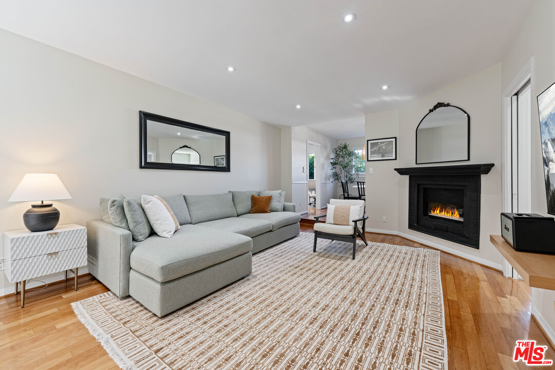 Property Photo:  832 Euclid St  CA 90403 