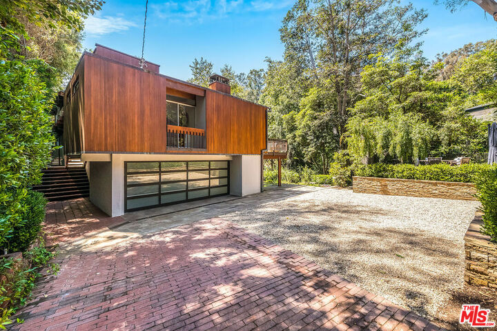 Property Photo: 681 Brooktree Rd CA 90402