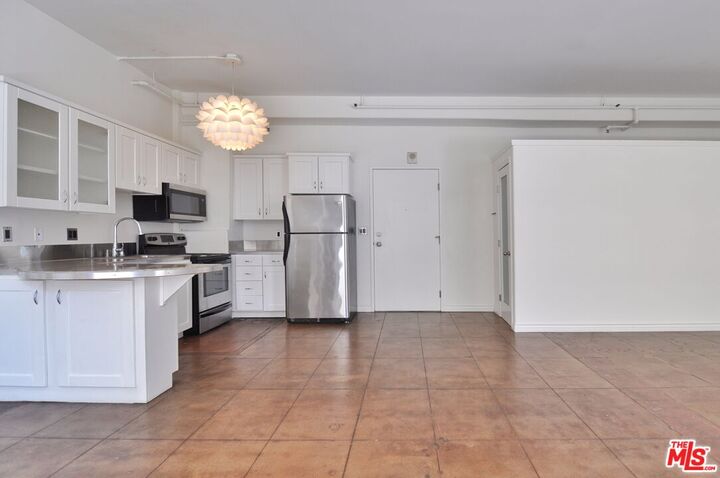 Property Photo: 215 W 7th St CA 90014