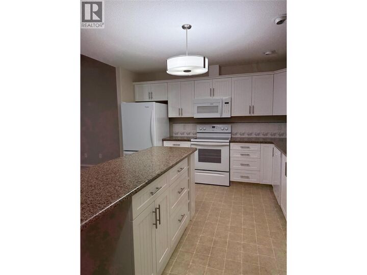 Property Photo: 501 Kildonan Avenue 11 BC V0E 1V2