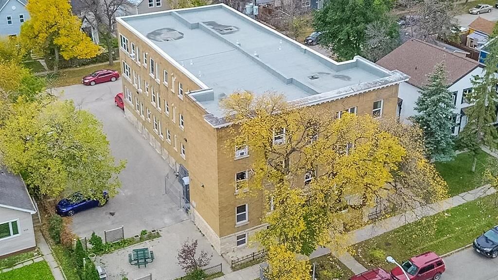 Property Photo: 854 Alverstone Street MB R3E 2H2