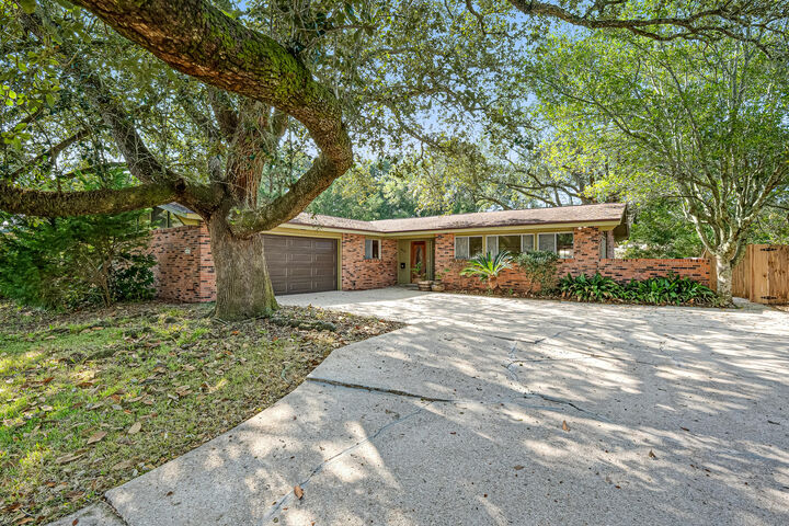 Property Photo:  655 NE Merioneth Drive  FL 32547 