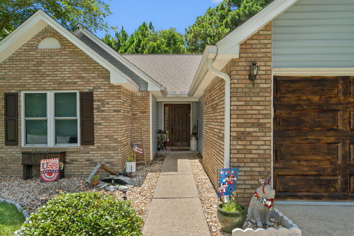 Property Photo:  366 Brookwood Boulevard  FL 32569 