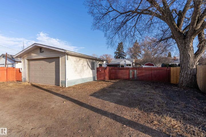 Property Photo:  9920 150 Street NW  AB T5P 1N8 