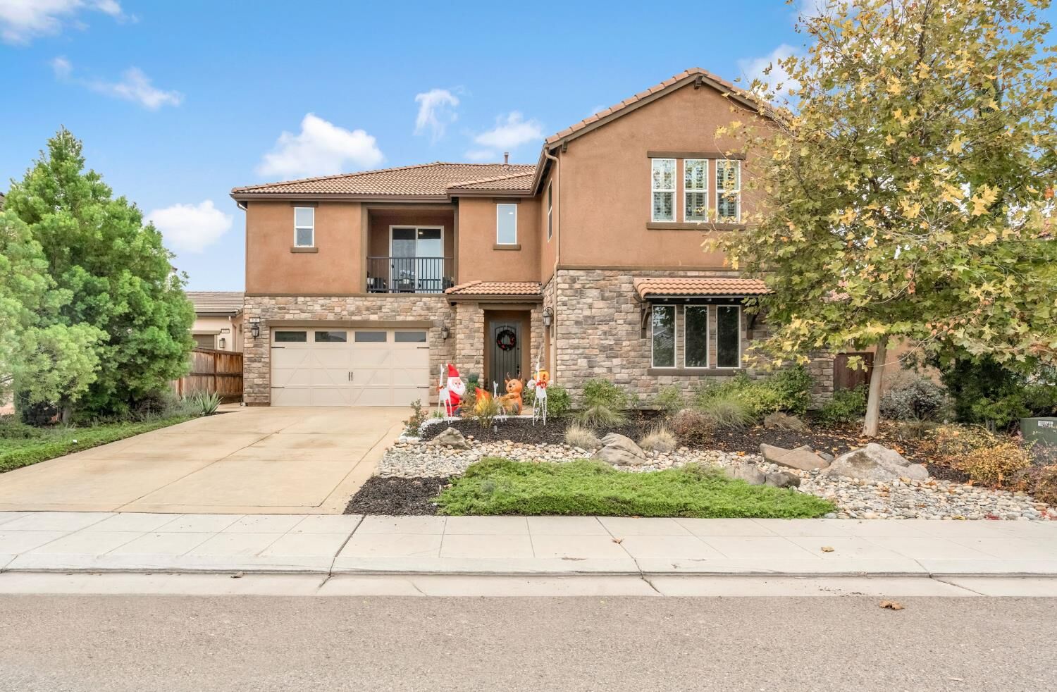 Property Photo: 638 Mesa Drive S CA 93636