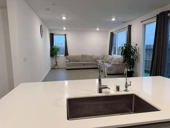 Property Photo:  2844 N Vahe Avenue  CA 93737 