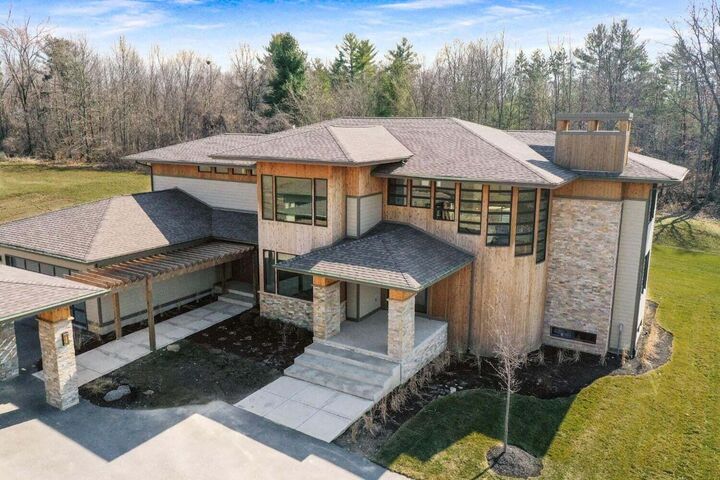 Property Photo: 885 N 100 IN 46385