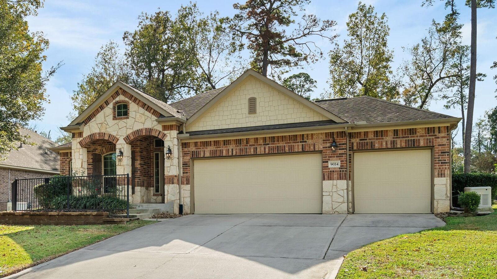 Property Photo:  9024 S Comanche Circle  TX 77378 