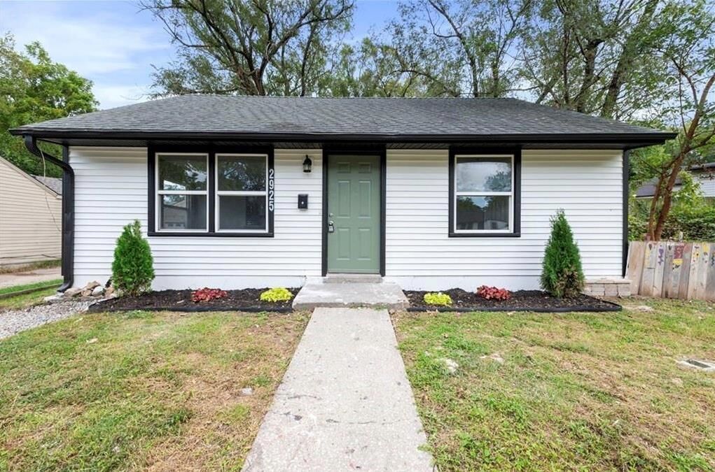 Property Photo:  2925 S 52nd Street  KS 66106 