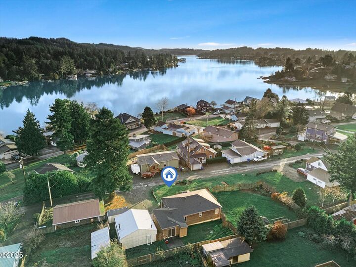 Property Photo: 5201 NE 49th Street OR 97364