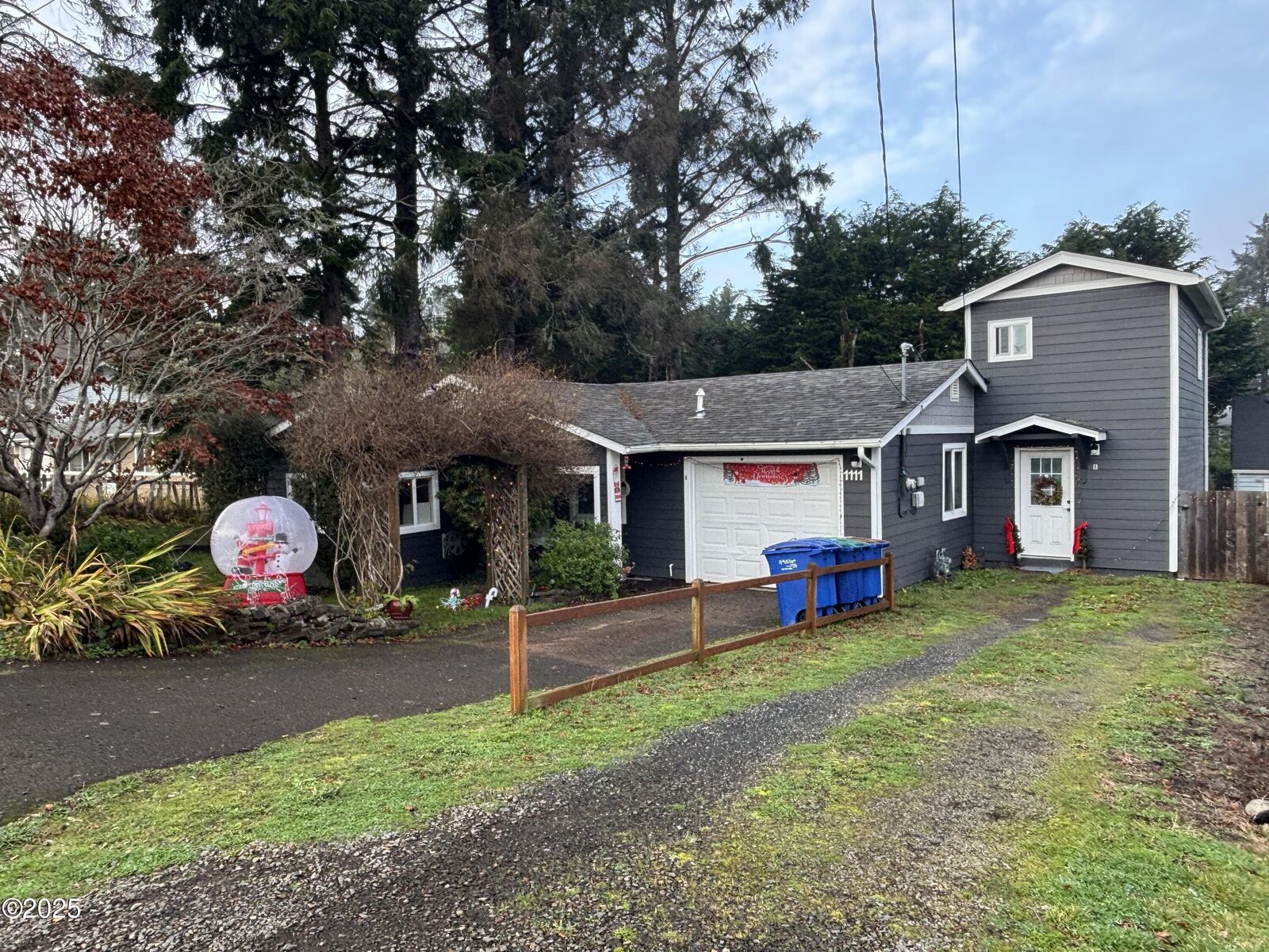 Property Photo:  1111 SW 13th Street  OR 97367 