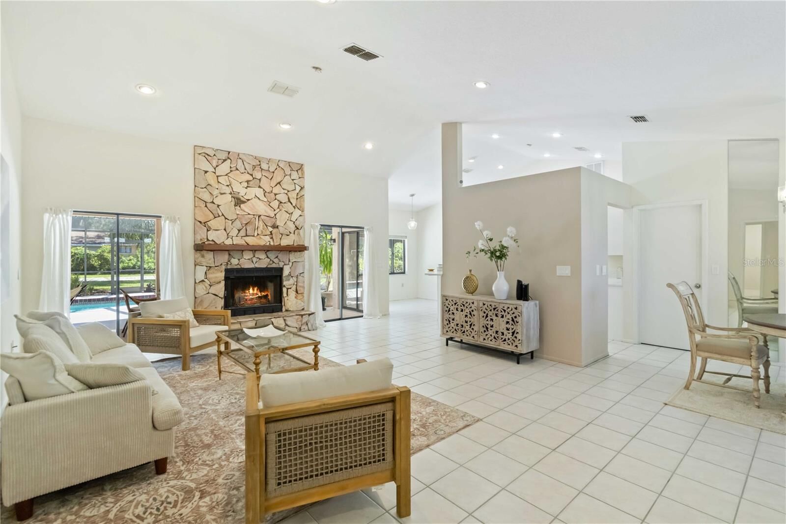 Property Photo: 5206 Woodlawn Circle E FL 34221