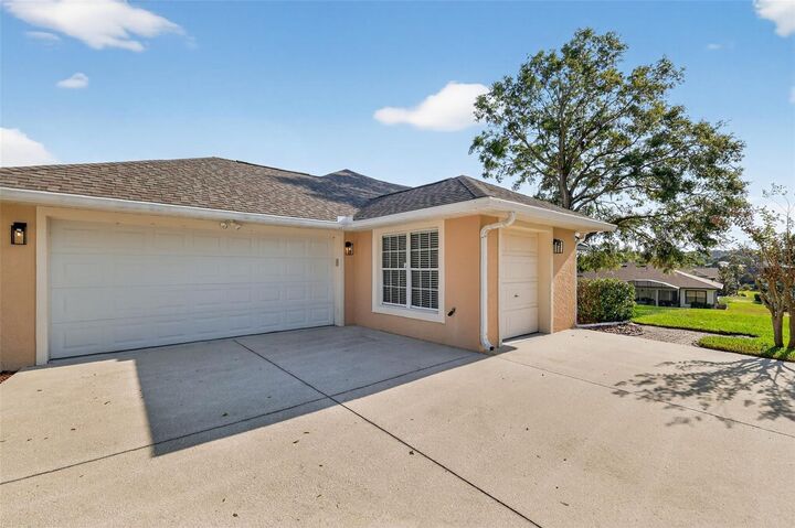 Property Photo:  5524 Saddleback Court  FL 32159 