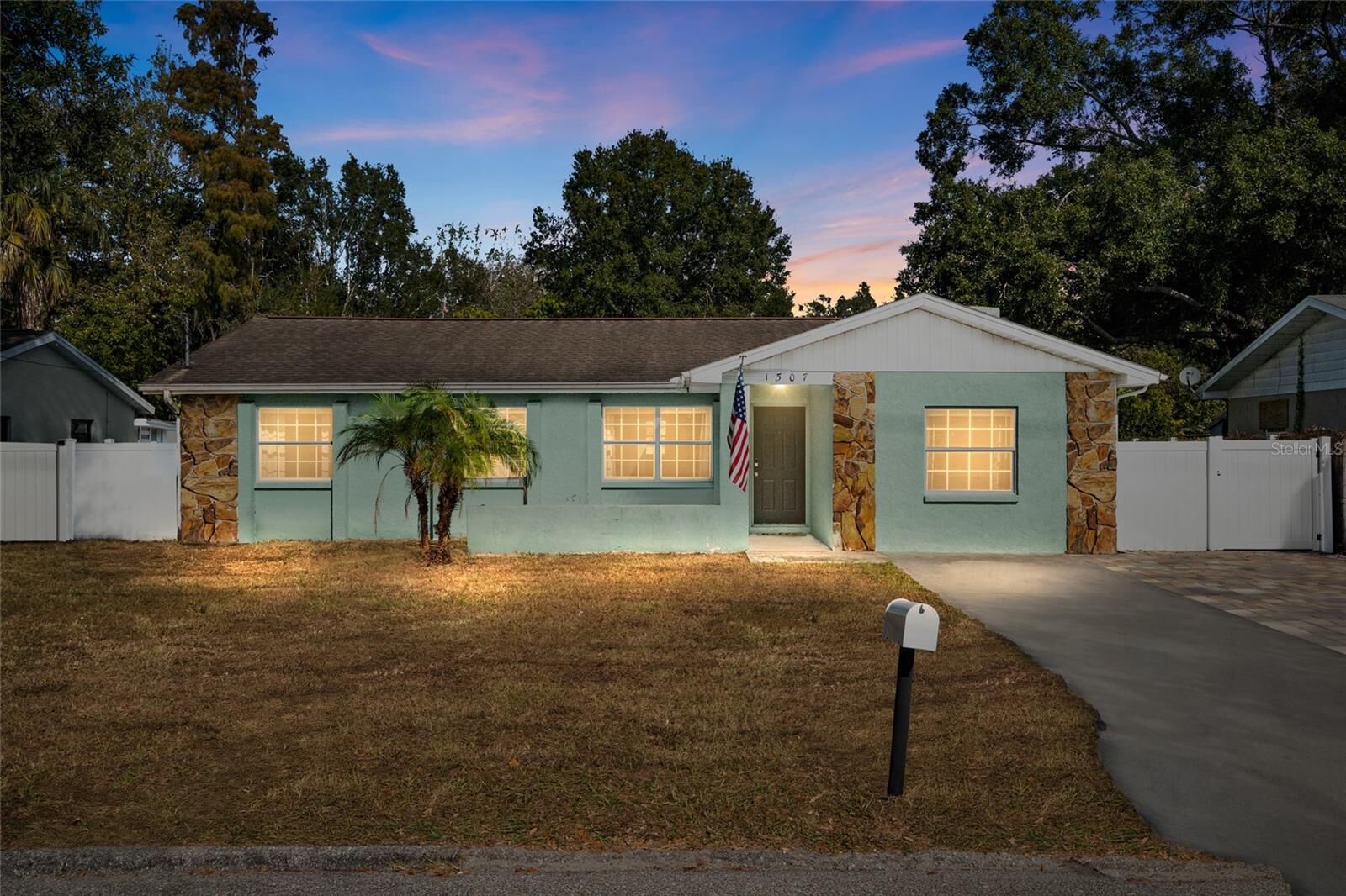 Property Photo: 1507 W Kirby Street FL 33604