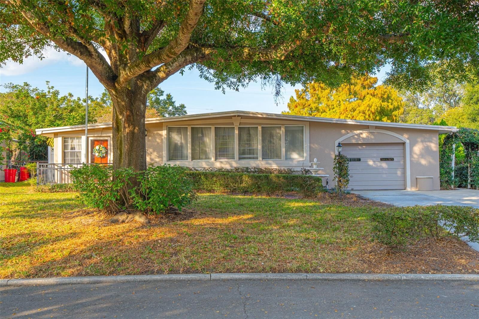Property Photo:  1619 Montcalm Street  FL 32806 