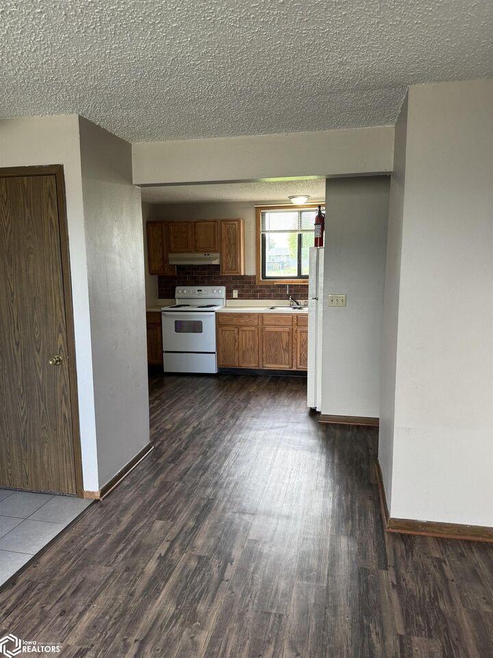 Property Photo:  606 Hooper Street  IA 50162 