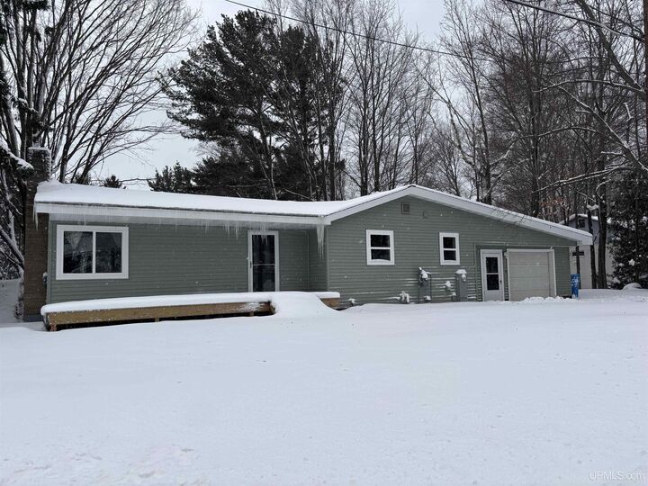 1913 W Ridge Street  Marquette MI 49855 photo