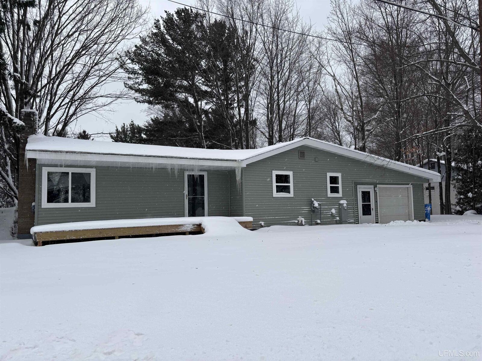 Property Photo:  1913 W Ridge Street  MI 49855 