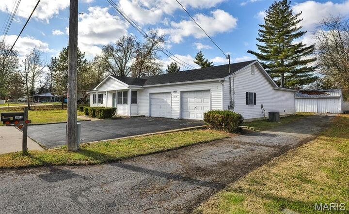 Property Photo:  1819 Oak Tree Street  MO 63376 