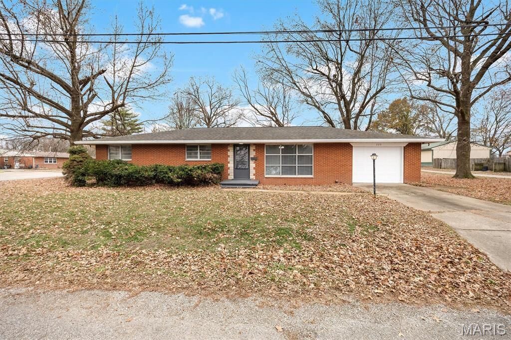 Property Photo:  220 E 8th Street  IL 62257 