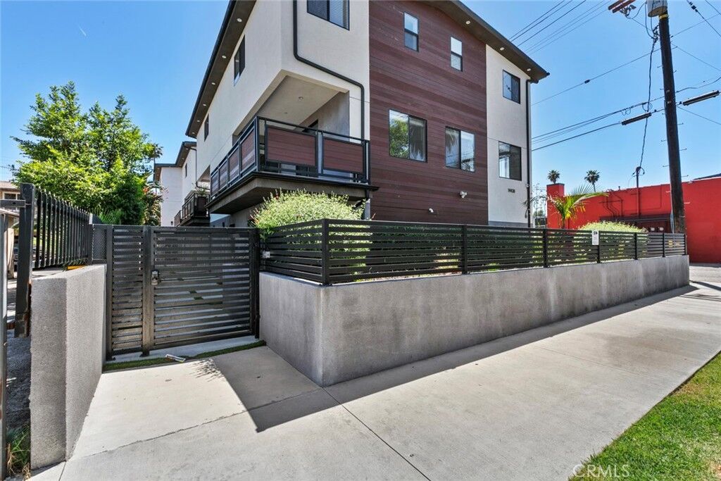 Property Photo:  14436 1/2 Tiara Street  CA 91401 