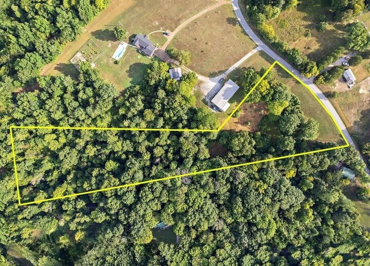 Property Photo: 1 Old County House Rd TN 37187