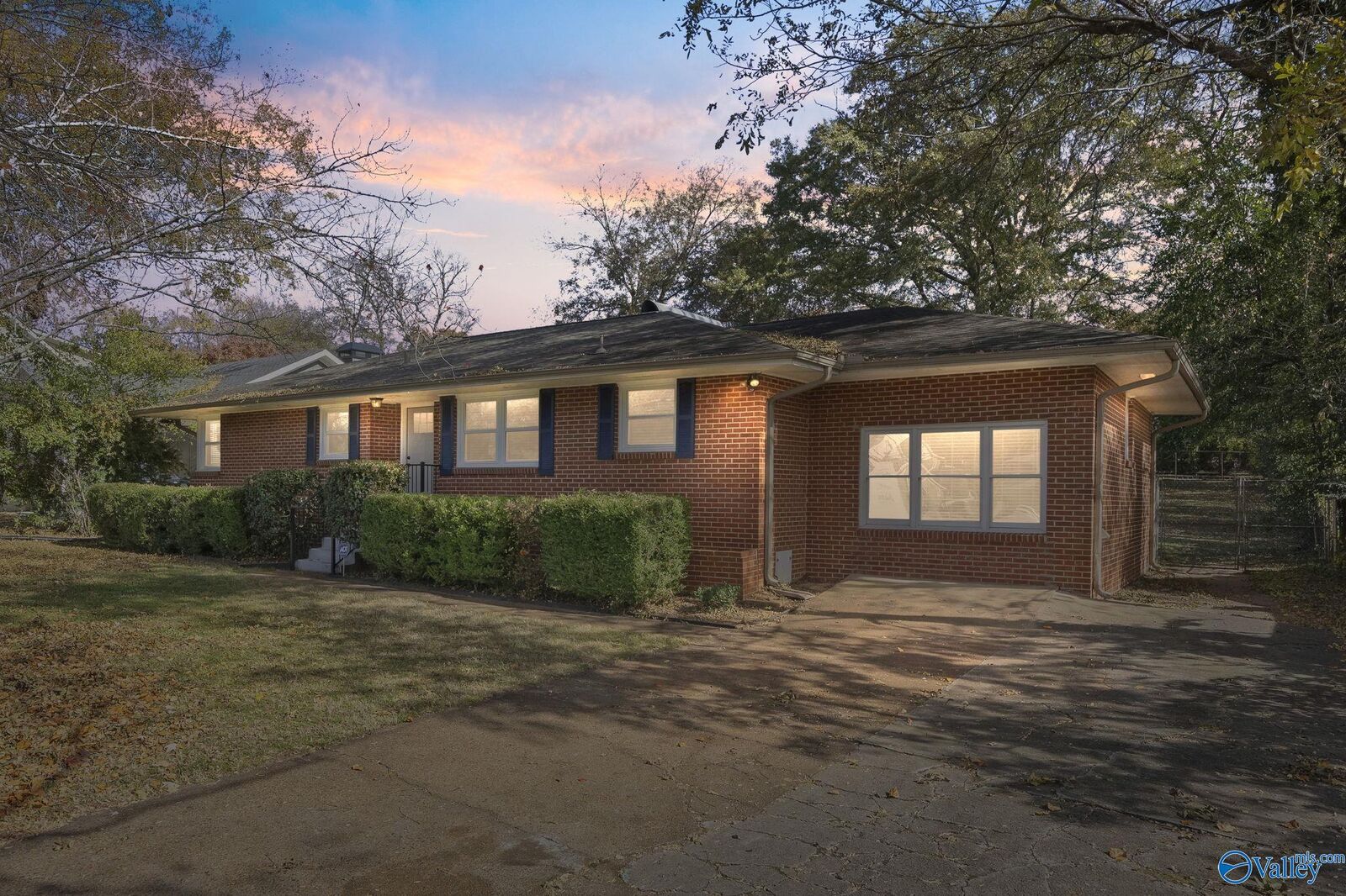 Property Photo:  2219 Matthews Street  AL 35801 