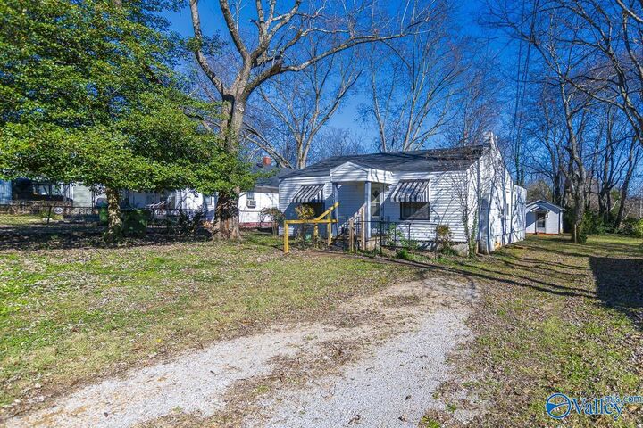 Property Photo:  804 Appleby Street NW  AL 35816 