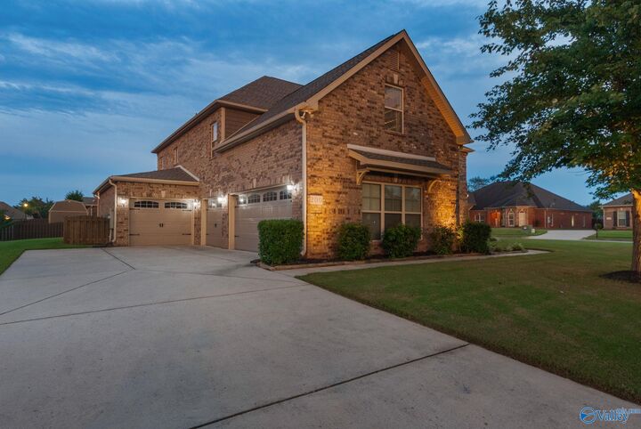 Property Photo:  200 Farmdale Drive  AL 35756 