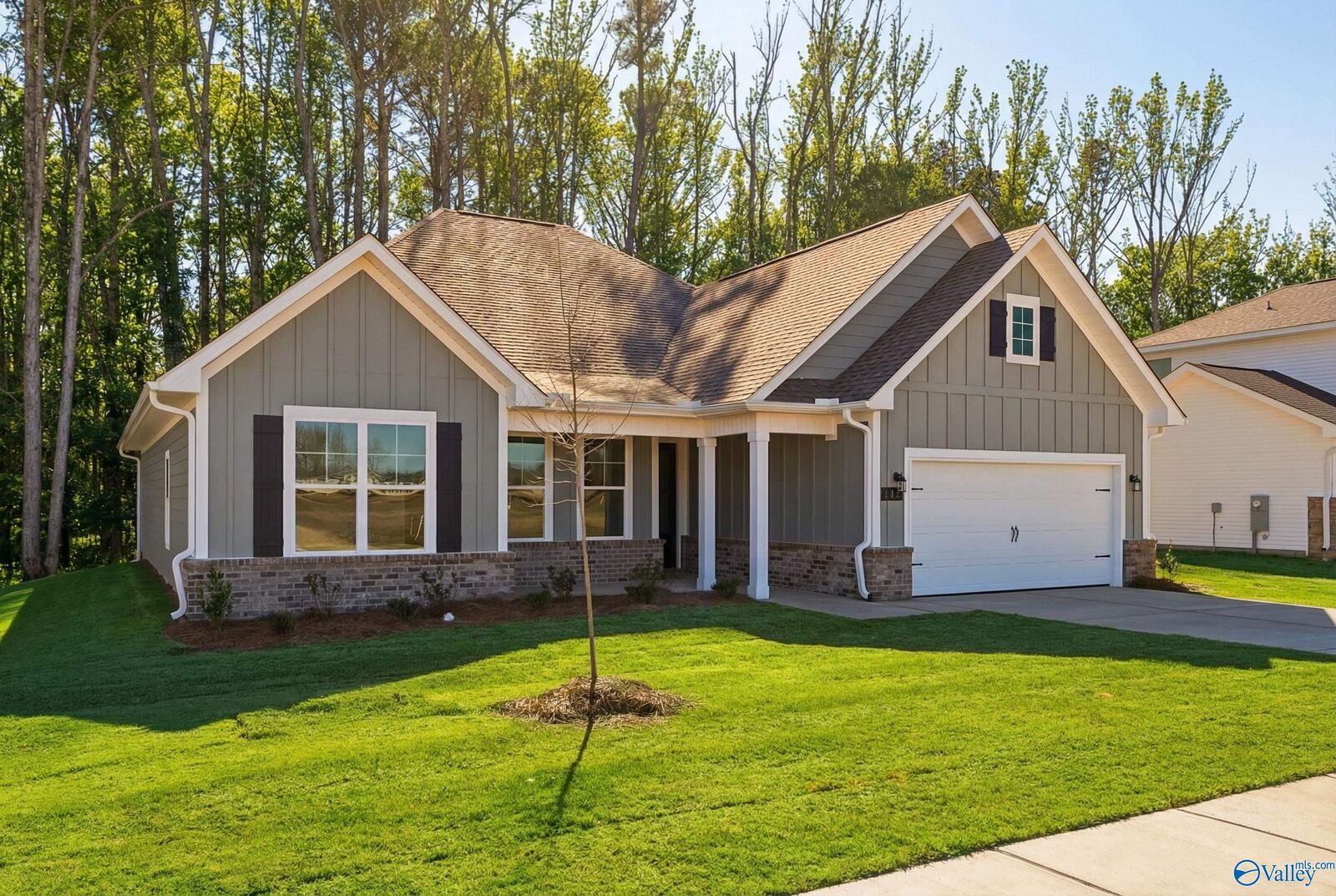 Property Photo: 214 Hibiscus Drive AL 35750