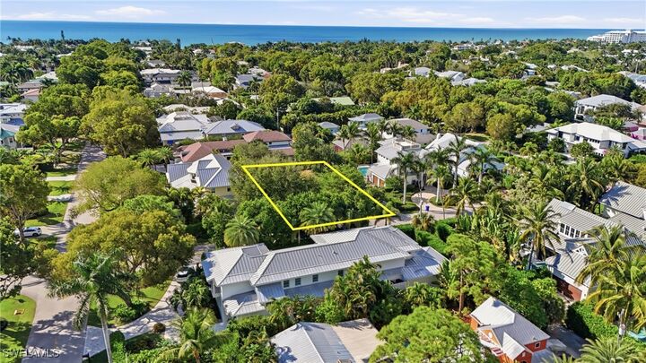 Property Photo:  245 5th Street N  FL 34102 