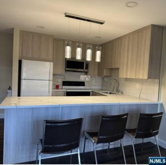 Property Photo: 95 N Maple Avenue 2095 NJ 07656