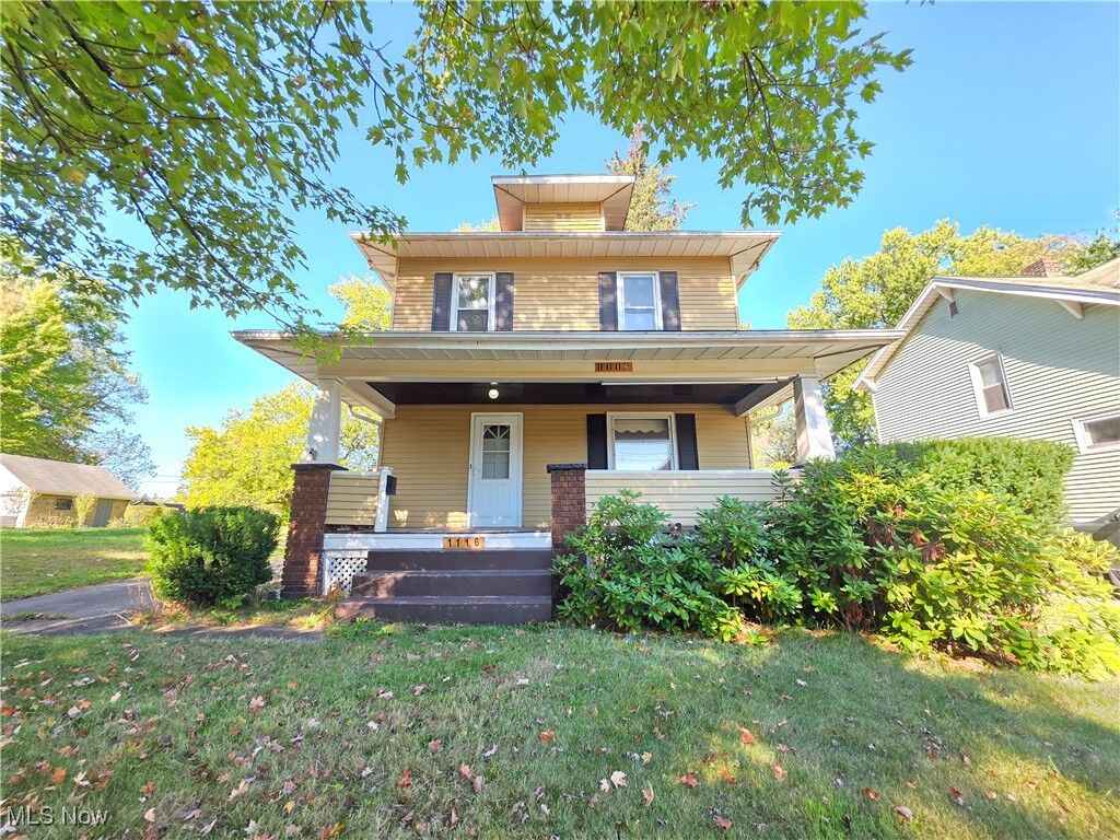 Property Photo: 1116 Adelaide Avenue SE OH 44484