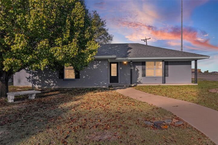 Property Photo:  2500 Burnett Drive  TX 75402 