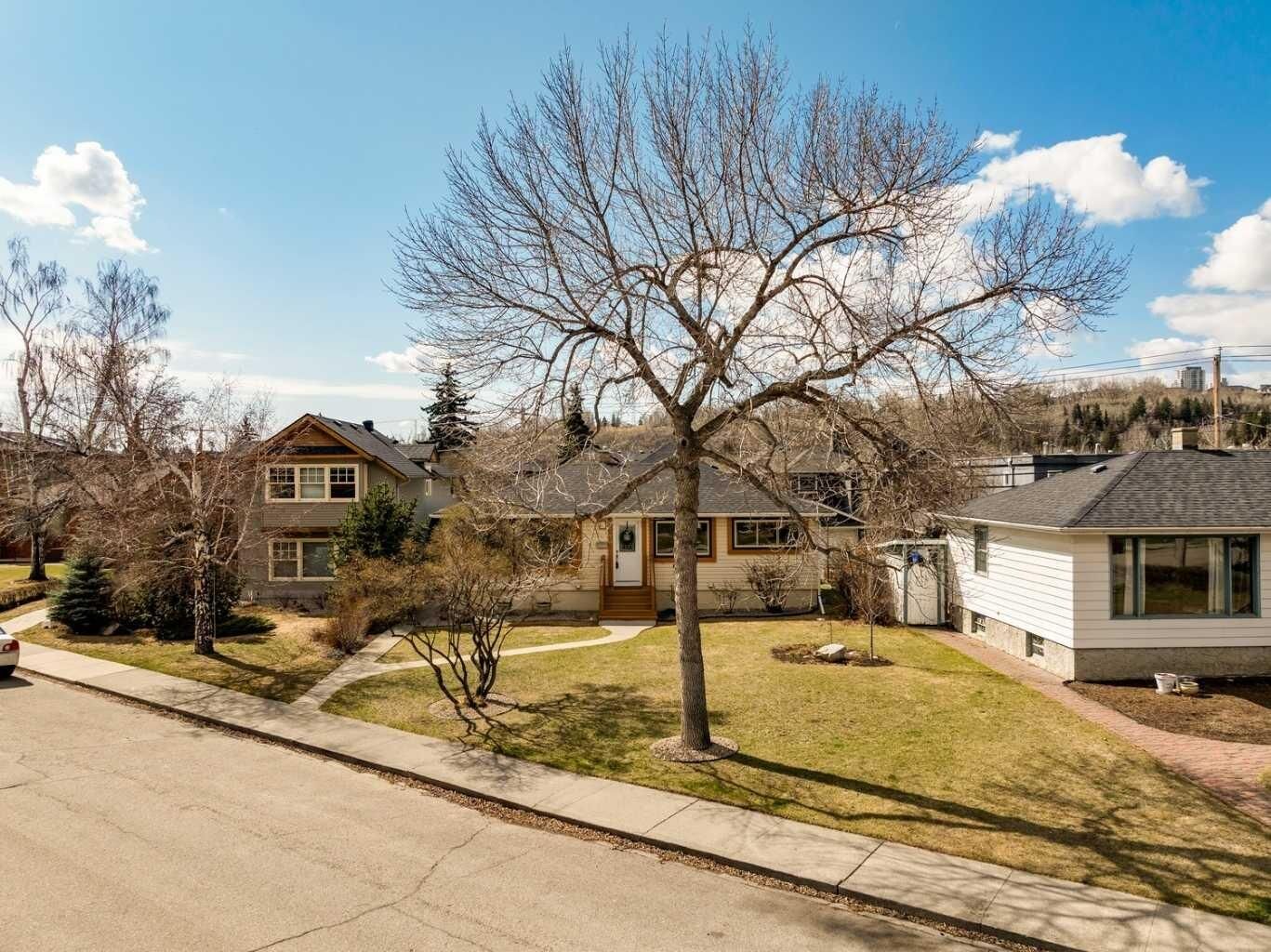 Property Photo: 2719 1 Avenue NW AB T2N 0C7
