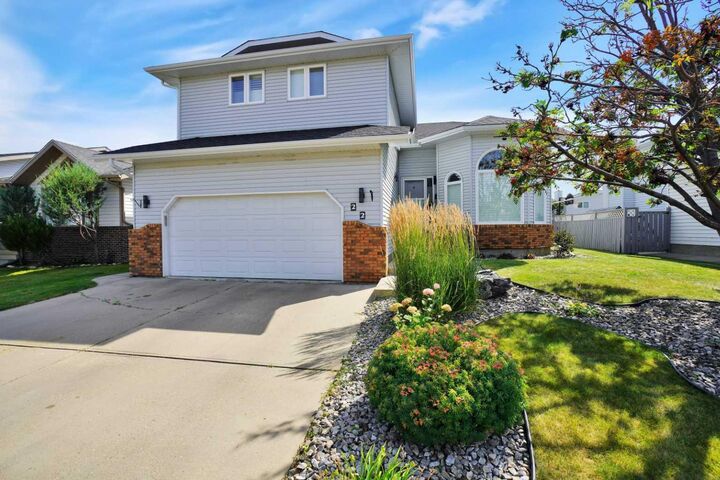 22 Denovan Crescent  Red Deer AB T2R 1W2 photo