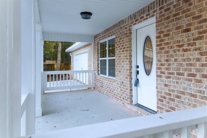 Property Photo:  5403 Hollow Oak Ln  FL 32571 