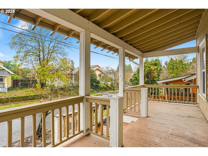 Property Photo: 3320 SE 54th Ave OR 97206