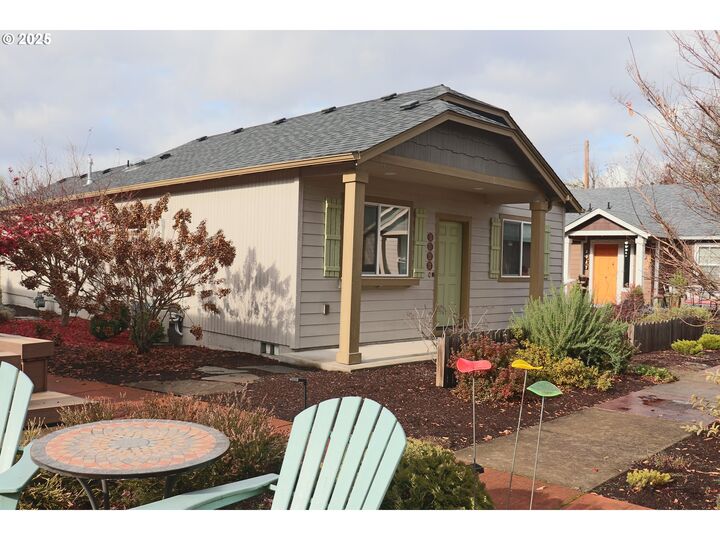 Property Photo: 3023 Hummingbird Ln OR 97405