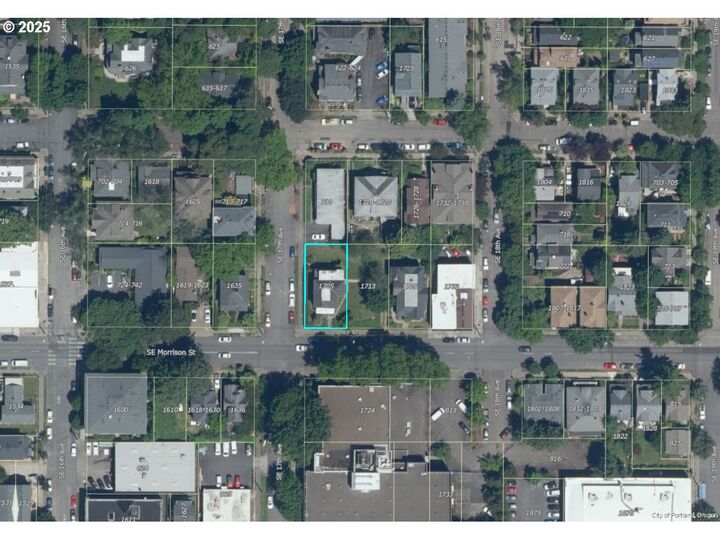 Property Photo:  1705 SE Morrison St  OR 97214 