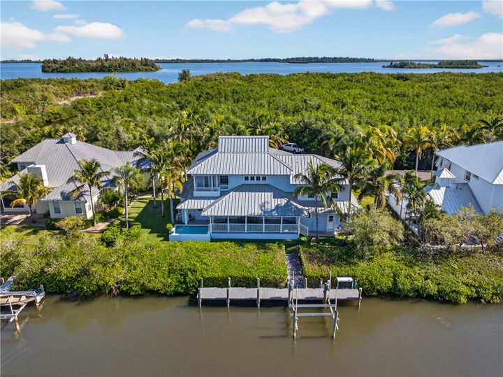 Property Photo: 2175 7th Avenue SE FL 32962