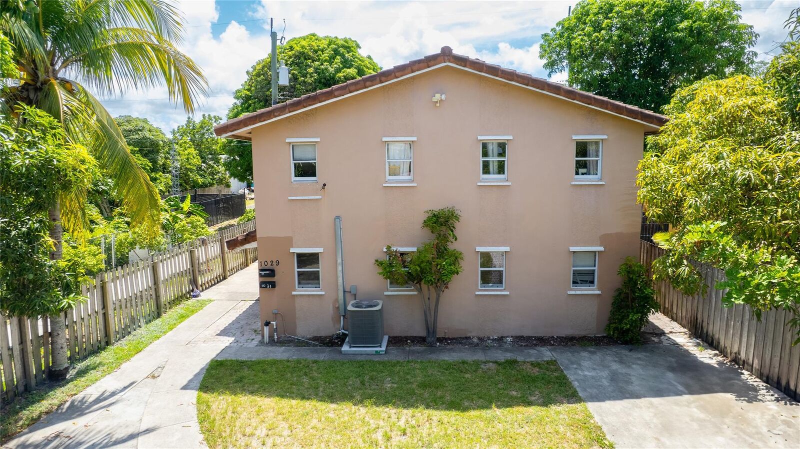 Property Photo:  1029 S C Street  FL 33460 